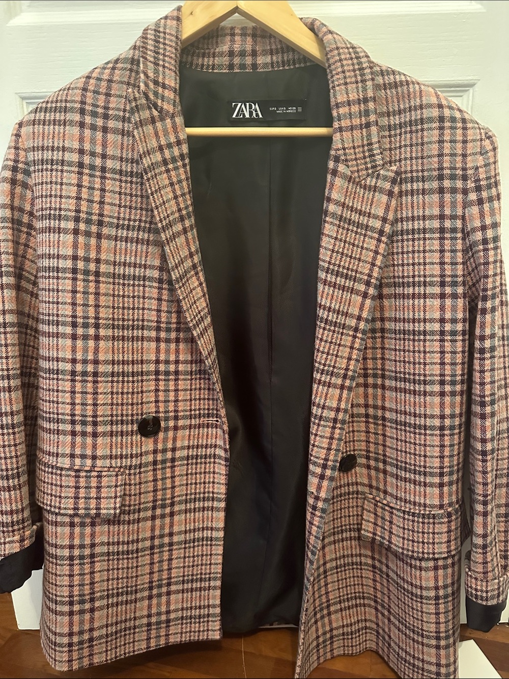 Zara Pink Plaid Double-Breasted Blazer with Black Lining and padded shoulders